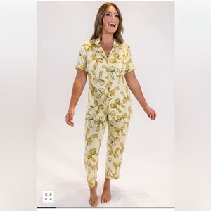 In My Sundays GOLD BOWS SHORT SLEEVE & CROPPED PANT
PAJAMA SET